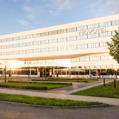 Отель Novotel Muenchen Airport Фрайзинг вид на фасад