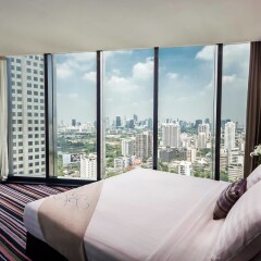 Отель The Continent Bangkok by Compass Hospitality балкон