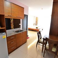 Апартаменты Kaewfathip Apartment Паттайя в номере