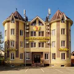 Гостиница Мартон Амиго парковка фото 2