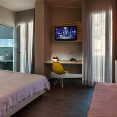 Best Western Maison B Hotel Римини сейф в номере
