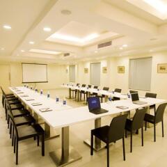 Отель Avalon Courtyard Residence Suites