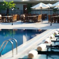 Movenpick Hotel & Apartments Bur Dubai бассейн