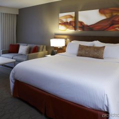 Отель Hilton Mississauga/Meadowvale Канада, Миссиссауга - отзывы, цены и фото номеров - забронировать отель Hilton Mississauga/Meadowvale онлайн комната для гостей фото 2