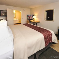 Отель Red Roof Inn Akron США, Акрон - отзывы, цены и фото номеров - забронировать отель Red Roof Inn Akron онлайн комната для гостей фото 4