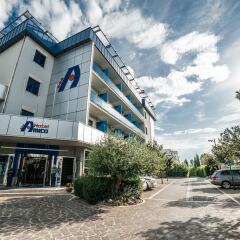 Hotel Amico парковка