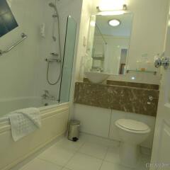 Отель Holiday Inn Manchester West Солфорд ванная