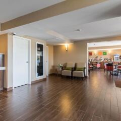 Отель Comfort Inn Dartmouth фитнесс-зал