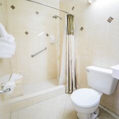 Отель Knutsford Court Hotel Ямайка, Кингстон - отзывы, цены и фото номеров - забронировать отель Knutsford Court Hotel онлайн ванная