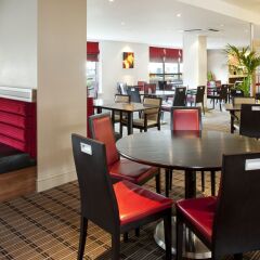 Отель Holiday Inn Express Glasgow Airport Великобритания, Пейсли - отзывы, цены и фото номеров - забронировать отель Holiday Inn Express Glasgow Airport онлайн питание фото 3