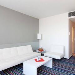 Отель Holiday Inn Prague Airport Чехия, Прага - 3 отзыва об отеле, цены и фото номеров - забронировать отель Holiday Inn Prague Airport онлайн комната для гостей фото 4