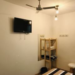 Отель Mucha Masia Hostel Rural-Urbà Испания, Эль-Прат-де-Льобрегат - отзывы, цены и фото номеров - забронировать отель Mucha Masia Hostel Rural-Urbà онлайн комната для гостей