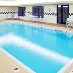 Отель Holiday Inn Express and Suites Lafayette East бассейн фото 3