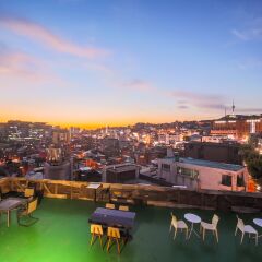Отель Хостел Itaewon Inn Южная Корея, Сеул - отзывы, цены и фото номеров - забронировать отель Хостел Itaewon Inn онлайн приотельная территория фото 2