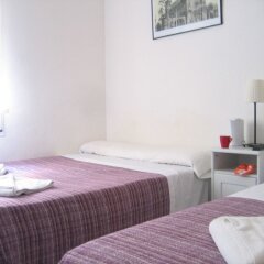 Отель Hostal Elkano Барселона комната для гостей фото 3