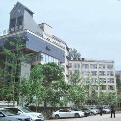 Lafei Xilong Hot Spring Hotel (Chongzhou Jiulonggou) парковка
