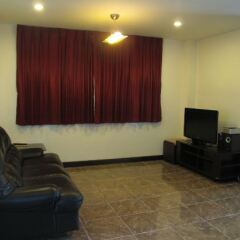 Апартаменты Rouge Service Apartment Паттайя комната для гостей фото 3