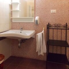 Отель Hostel Colours Италия, Милан - 5 отзывов об отеле, цены и фото номеров - забронировать отель Hostel Colours онлайн ванная