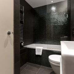 Отель Buckingham Palace apartment by Sojourn Великобритания, Лондон - отзывы, цены и фото номеров - забронировать отель Buckingham Palace apartment by Sojourn онлайн ванная фото 2