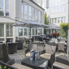 Отель Holiday Inn Munich-Unterhaching Германия, Унтерхахинг - 7 отзывов об отеле, цены и фото номеров - забронировать отель Holiday Inn Munich-Unterhaching онлайн гостиничный бар