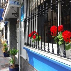 Отель Hostal Cuevas Испания, Фуэнхирола - отзывы, цены и фото номеров - забронировать отель Hostal Cuevas онлайн бассейн фото 2