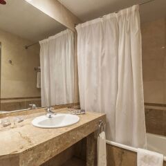 Отель Catalonia Excelsior Испания, Валенсия - 1 отзыв об отеле, цены и фото номеров - забронировать отель Catalonia Excelsior онлайн ванная