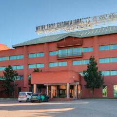 TRYP Guadalajara Hotel парковка