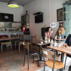 Cheers Midtown Hostel питание