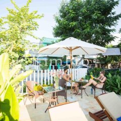 Green Apple Hotel бассейн
