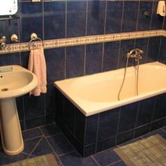 Hostel Podbara Нови Сад ванная