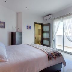 Отель Luxury 2 Bedroom Penthouse in St Julians Мальта, Сан Джулианс - отзывы, цены и фото номеров - забронировать отель Luxury 2 Bedroom Penthouse in St Julians онлайн комната для гостей фото 4