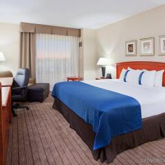 Отель Holiday Inn Hotel & Suites Ottawa Kanata, an IHG Hotel Канада, Оттава - отзывы, цены и фото номеров - забронировать отель Holiday Inn Hotel & Suites Ottawa Kanata, an IHG Hotel онлайн комната для гостей фото 4