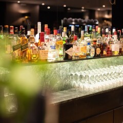 Отель Athenian Riviera Hotel & Suites Греция, Афины - отзывы, цены и фото номеров - забронировать отель Athenian Riviera Hotel & Suites онлайн гостиничный бар