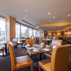 Отель Place Dupuis Montréal Downtown - An Ascend Hotel Collection Канада, Монреаль - отзывы, цены и фото номеров - забронировать отель Place Dupuis Montréal Downtown - An Ascend Hotel Collection онлайн питание фото 2