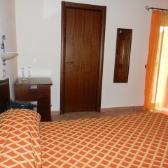 Hotel Piscina La Suite Фонди удобства в номере