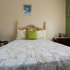 Апартаменты New Kingston Guest Apartment at Inglaterra I сейф в номере