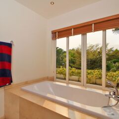 Отель Pattaya Sunset Villa 4 Bedroom Sleeps 8 ванная фото 2