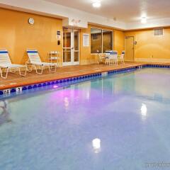 Отель Holiday Inn Express & Suites Somerset Central бассейн