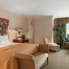 Отель Hilton Columbus at Easton США, Колумбус - отзывы, цены и фото номеров - забронировать отель Hilton Columbus at Easton онлайн комната для гостей фото 2