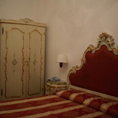 Отель Albergo Basilea Венеция сейф в номере