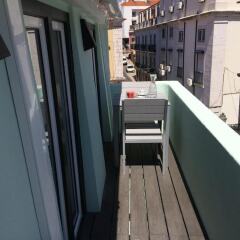 Отель Happy Nest Lisbon Apartaments 93, 95 Лиссабон балкон