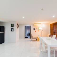 Отель The Place Pratumnak by Pattaya Sunny Rentals Таиланд, Паттайя - отзывы, цены и фото номеров - забронировать отель The Place Pratumnak by Pattaya Sunny Rentals онлайн сейф в номере