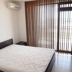 Апартаменты Apartment In Kambani 1 Apartcomplex Свети Влас сейф в номере