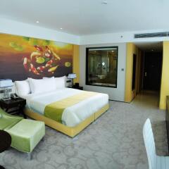 Отель Hotels & Preference Hualing Tbilisi сейф в номере