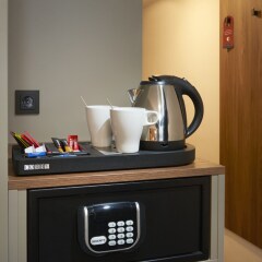 Orea Hotel Pyramida сейф в номере