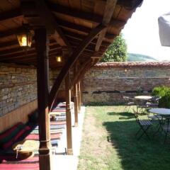 Отель Guest House Dimcho Kehaias Cafe Болгария, Сливен - отзывы, цены и фото номеров - забронировать отель Guest House Dimcho Kehaias Cafe онлайн балкон