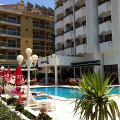 Oasis Hotel бассейн