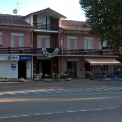 Отель Albergo Ester di Fossi Laura