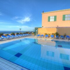Отель Golden Tulip Vivaldi Hotel Мальта, Сан Джулианс - 2 отзыва об отеле, цены и фото номеров - забронировать отель Golden Tulip Vivaldi Hotel онлайн бассейн фото 3