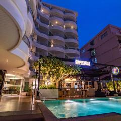 Отель A-One Pattaya Beach Resort бассейн